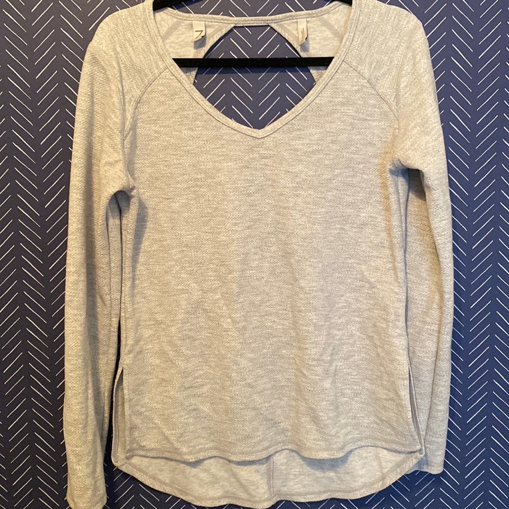 Z By Zella Womens Long Sleeve Athletic Shirt Medium| really cute open back